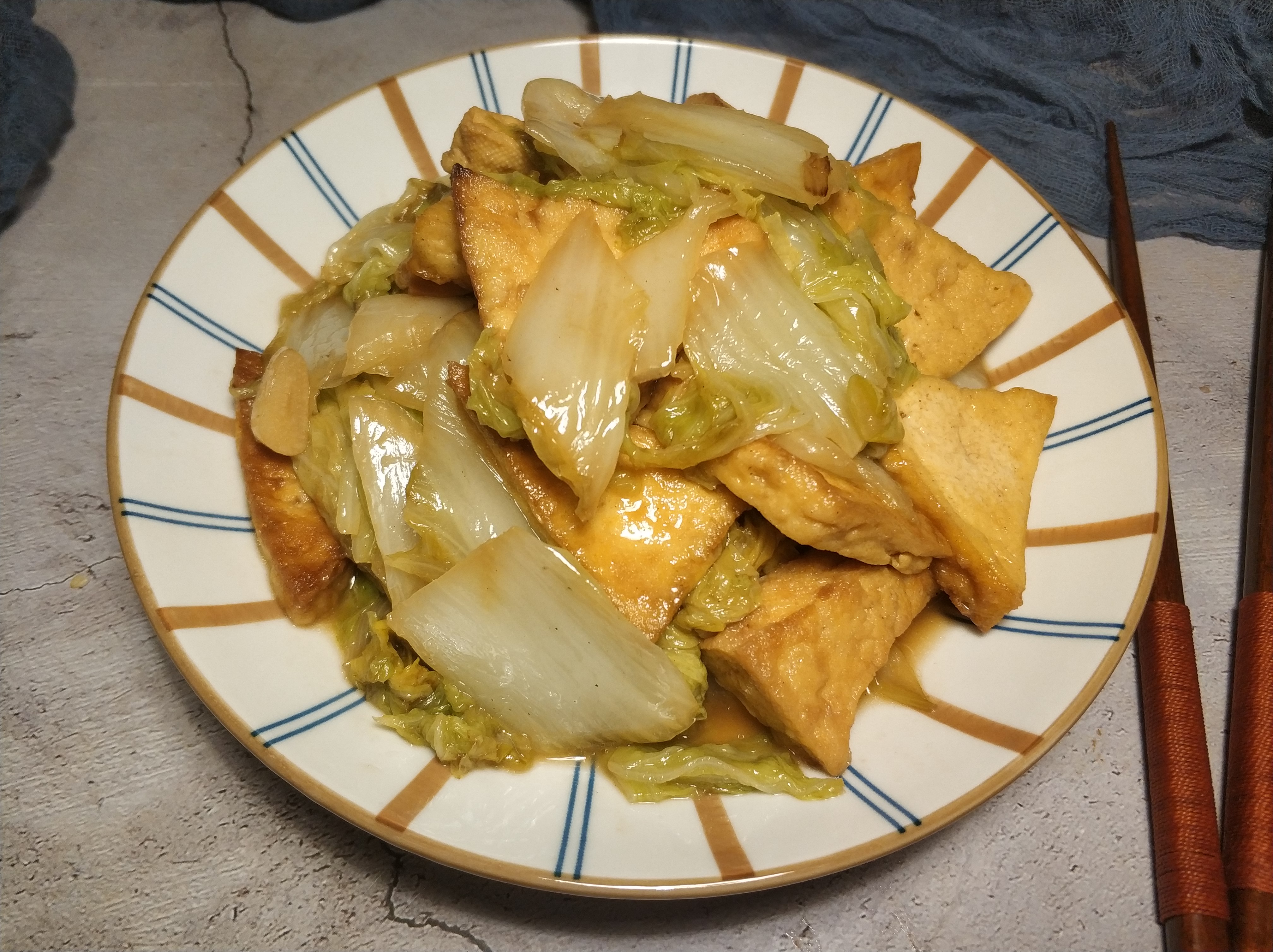 白菜五花肉炖豆腐图片图片