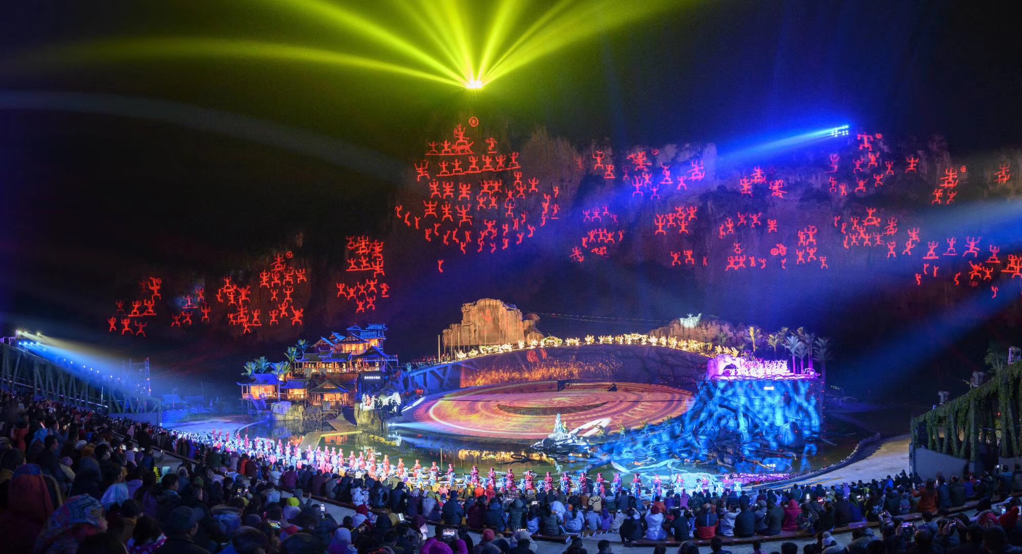 大型神话实景剧《花山》试演,场面火爆,令人震撼