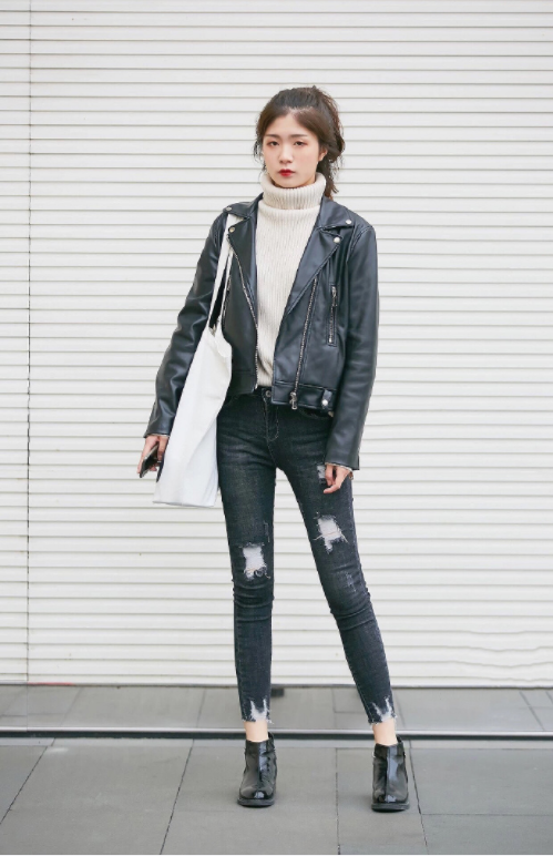 05抹胸连衣短裙外搭黑色小西装,秀出逆天大长腿