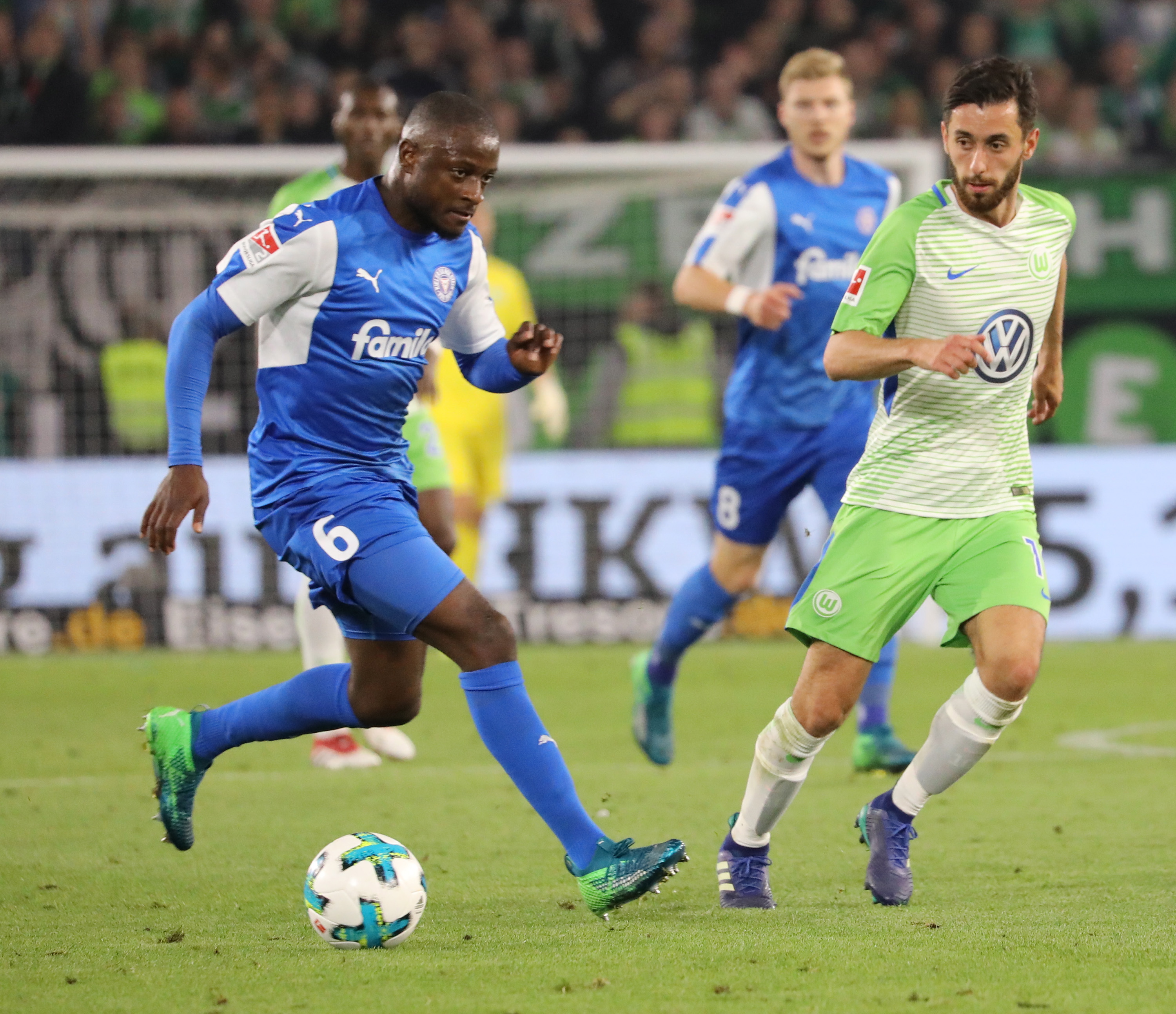 足球——德甲附加赛:沃尔夫斯堡胜基尔(2)