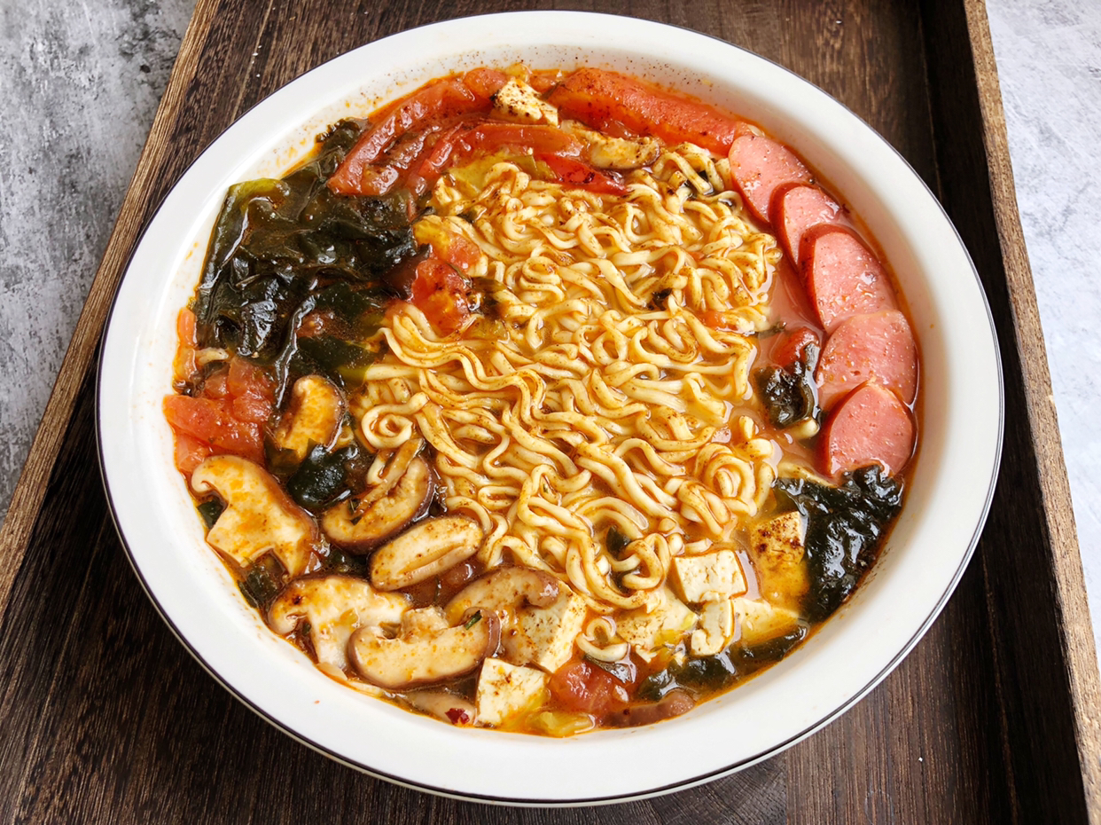 10分钟搞定爆好吃巨营养的酸汤泡面!千万不要错过的方便面吃法!