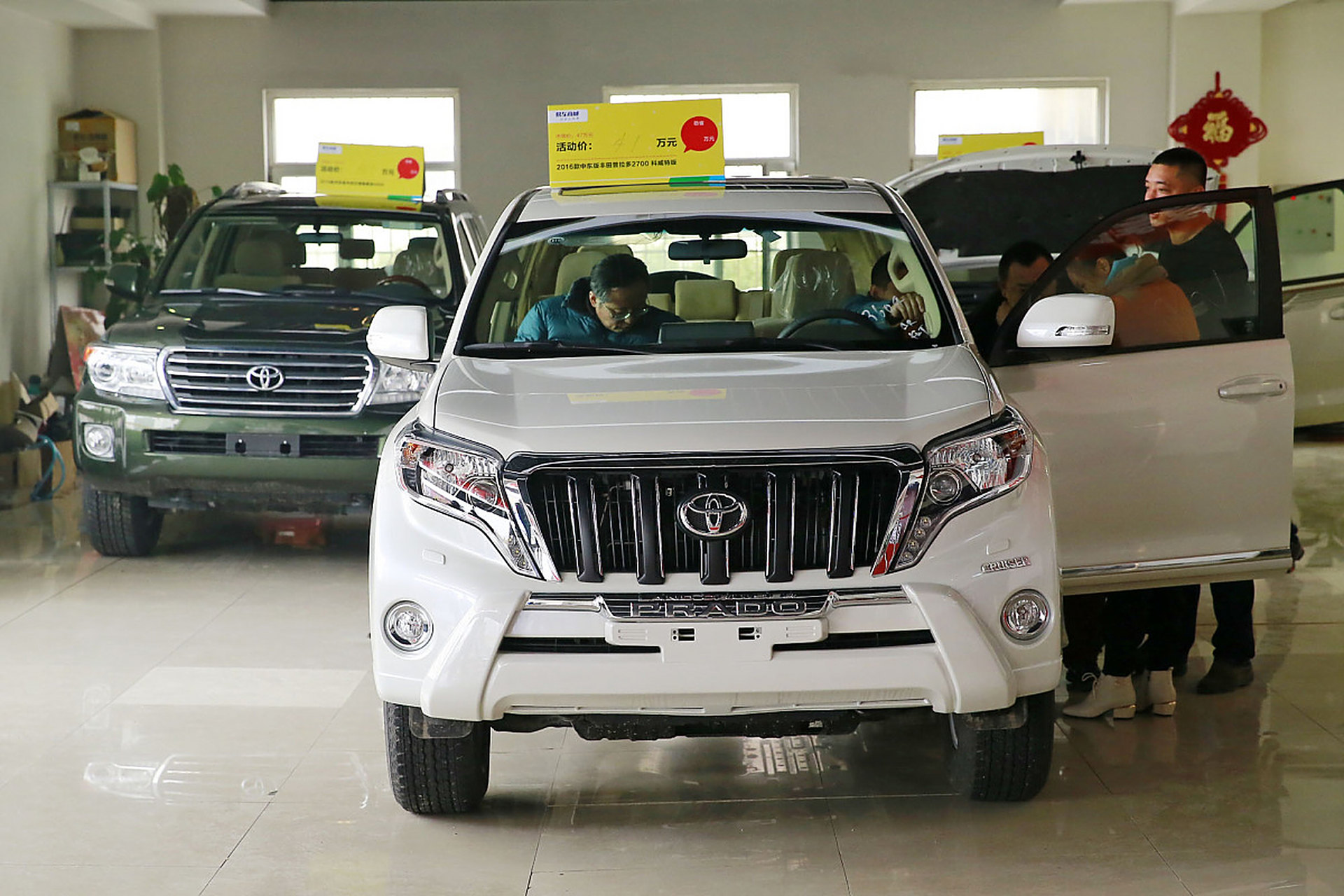 2024款丰田普拉多是一款备受期待的suv车型,它继承了丰田普拉多一贯的