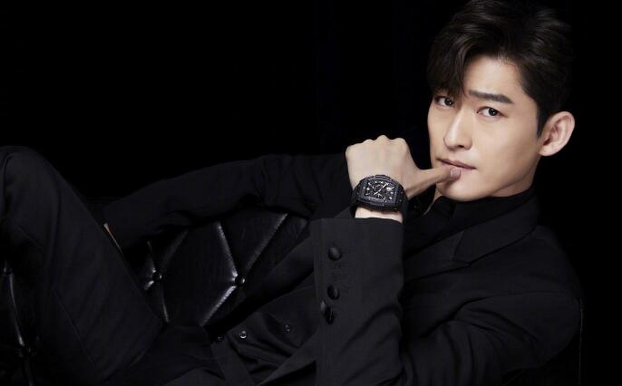 "塘主"张翰上线,穿一身黑色西装又酷又帅,我都秒变迷妹了~ #遇见美好