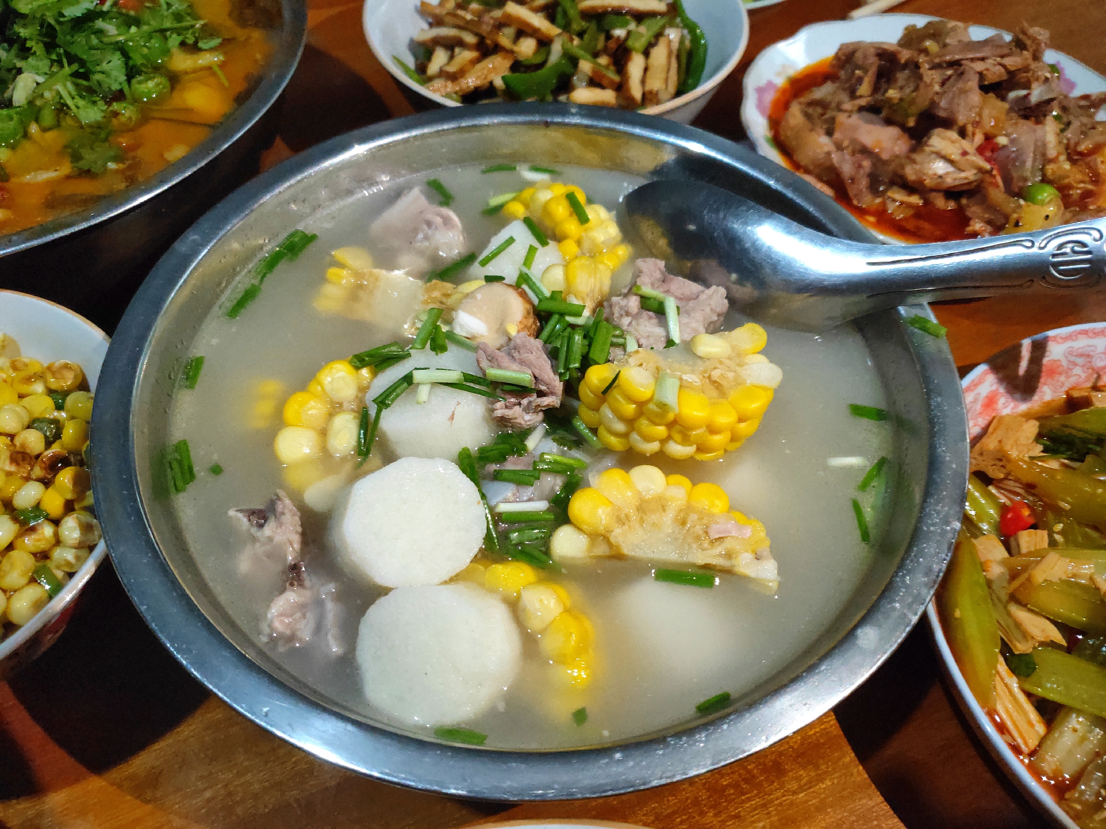 初五亲戚来拜年,做了满满的三大桌菜,吃出家的味道,客人都说好