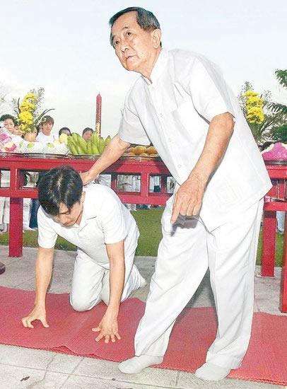 据说明星背后都有高人指点,这个人曾拒见刘嘉玲,张国荣