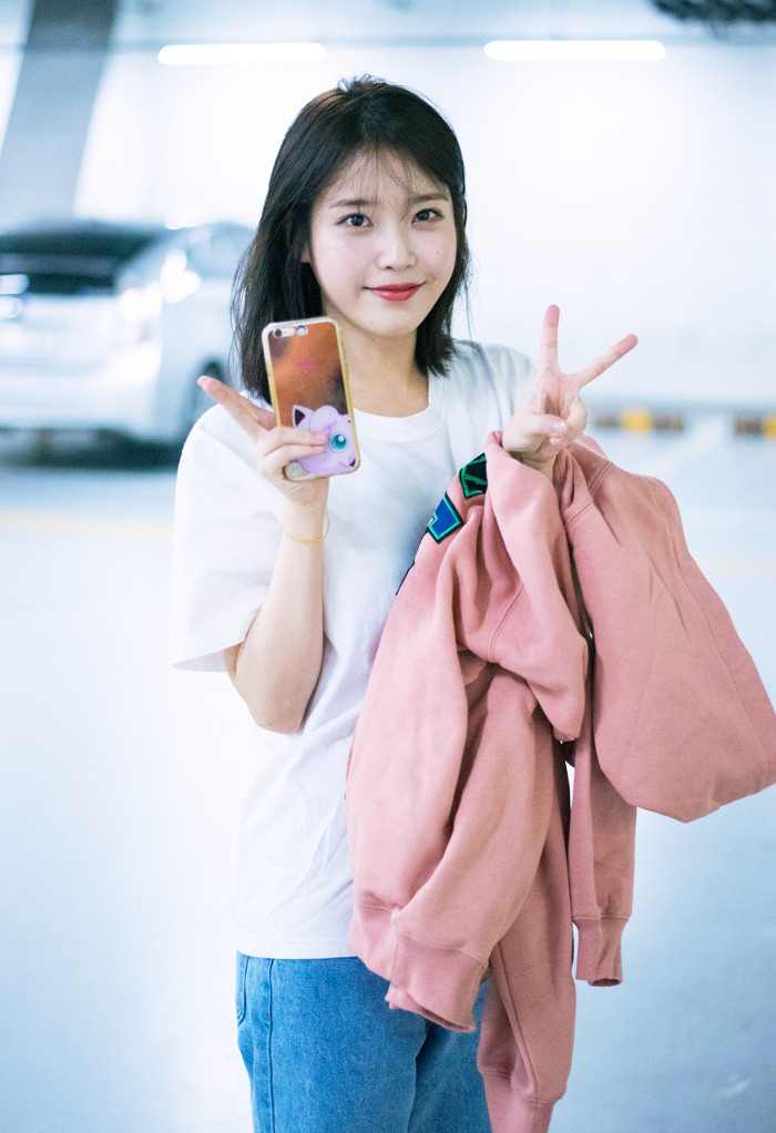 女神李智恩太美了,清纯的长相甜美的气质,空气刘海太减龄!