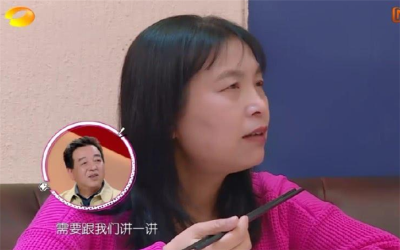 吳昕媽媽出席活動,妝容精緻保養好,氣質超越女兒吳昕