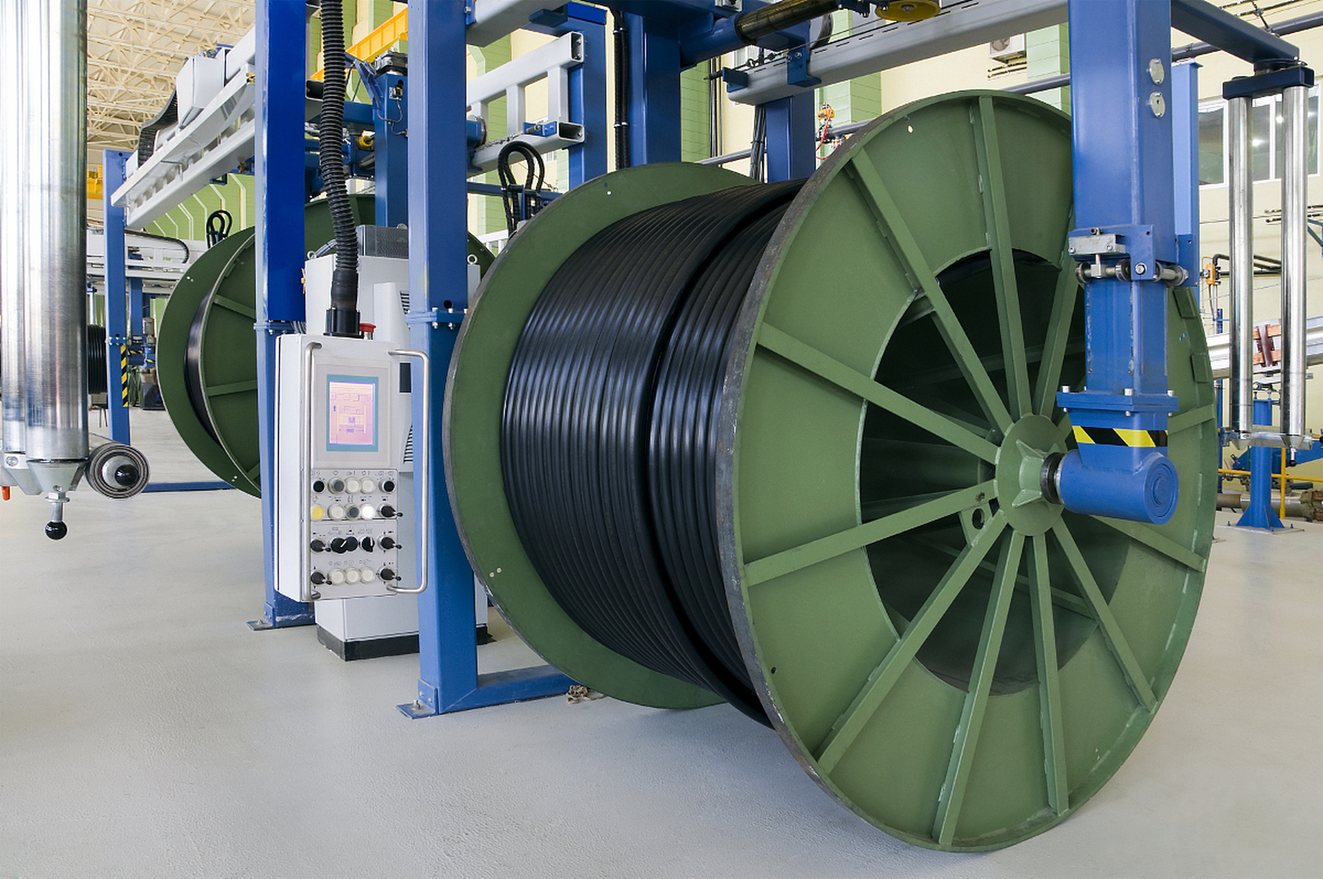 摘要:  本文介绍了2500平方毫米电缆每米含铜量,市场价值以及铜价的