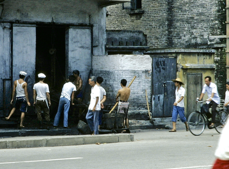 老照片:广州1980年,客流不多的火车站地区