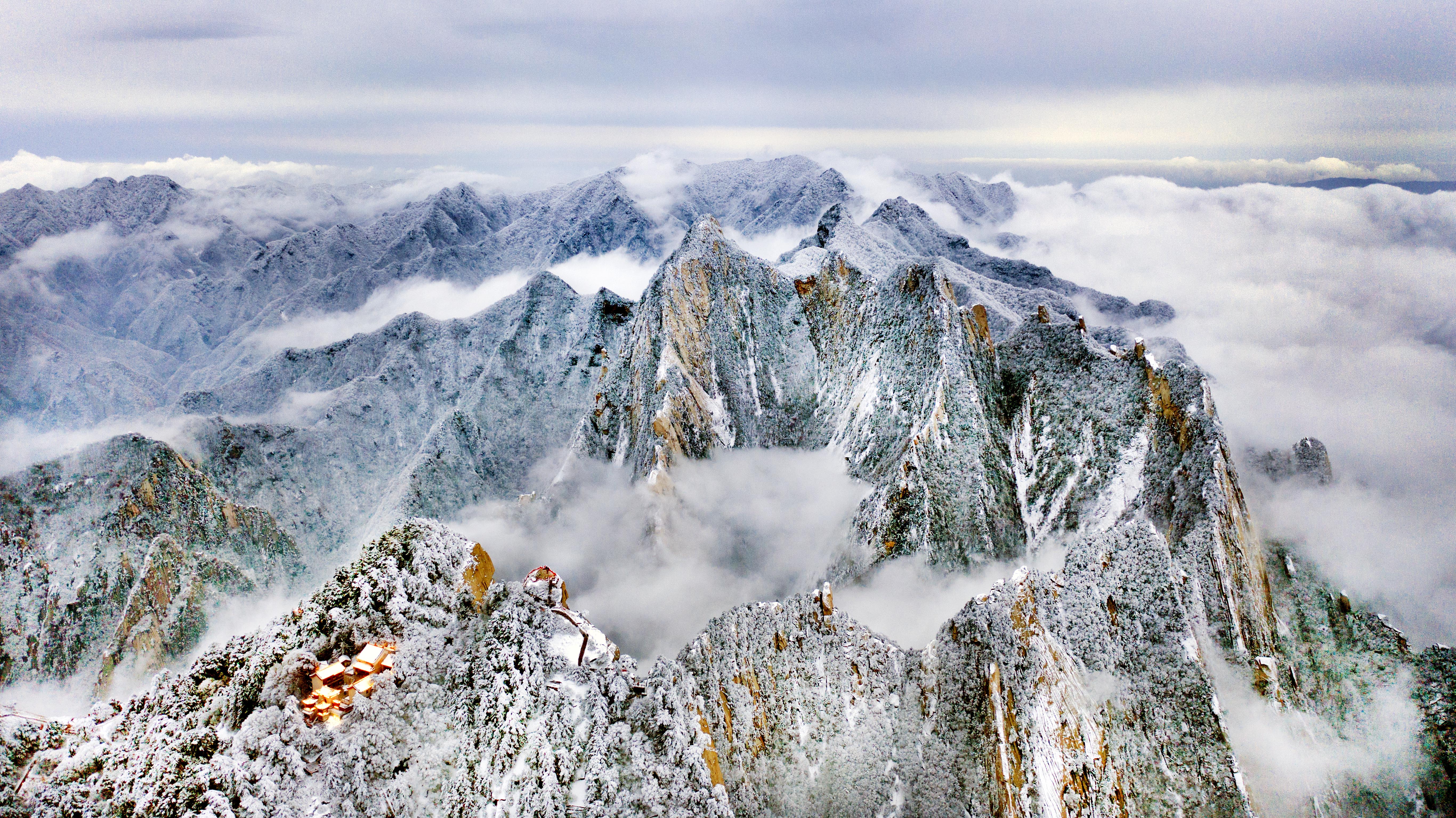 华山雪景天下绝图片