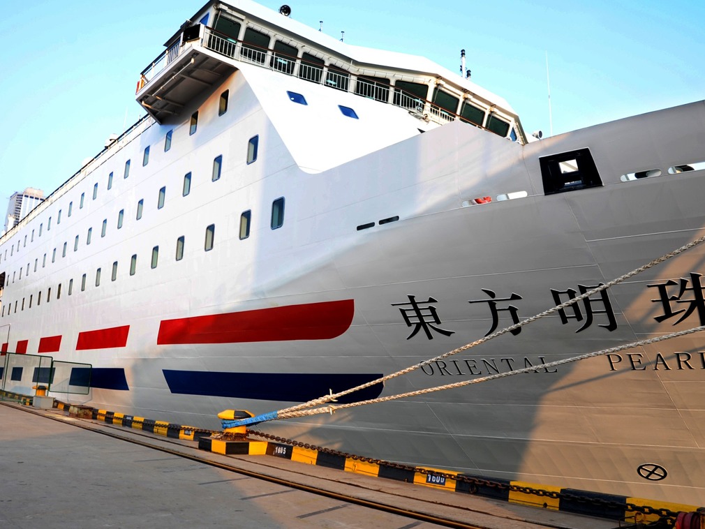 中国航海"巨轮时代":超级货轮停靠美国引民众惊呼