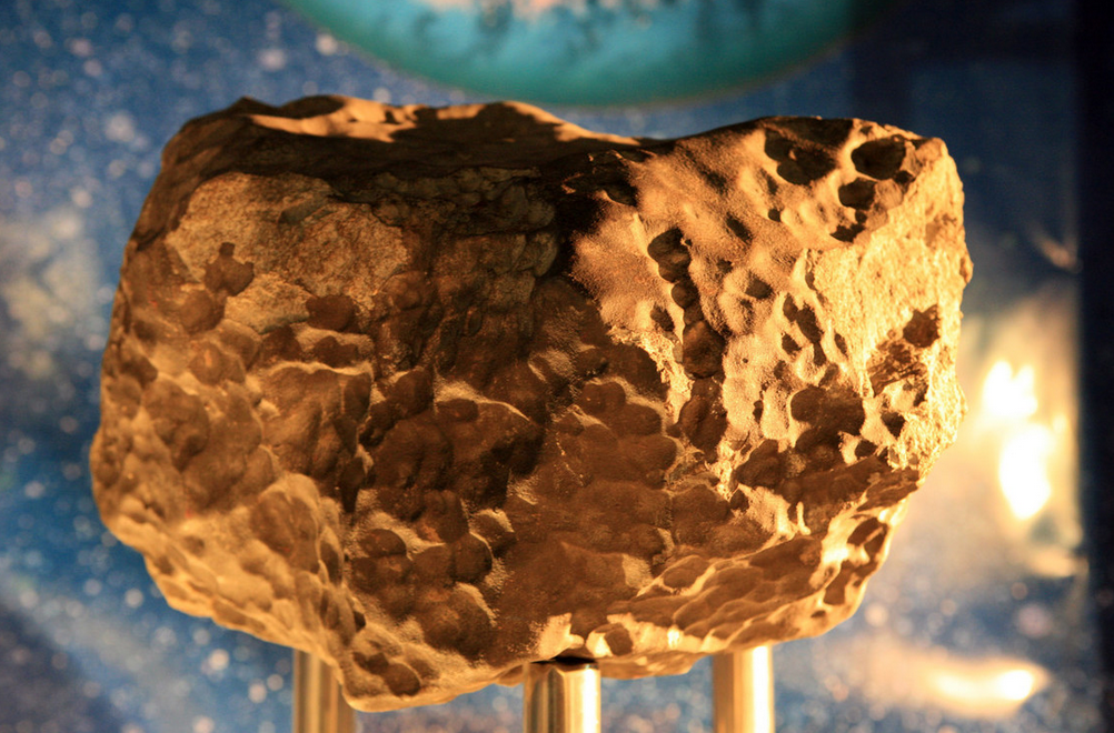 世界最大的陨石,吉林1号陨石  转载自百家号作者:旅行的信仰