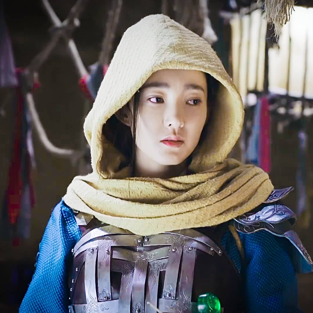 《武动乾坤》王丽坤版的绫清竹,骨相和面部线条十分清晰,加上半遮面的