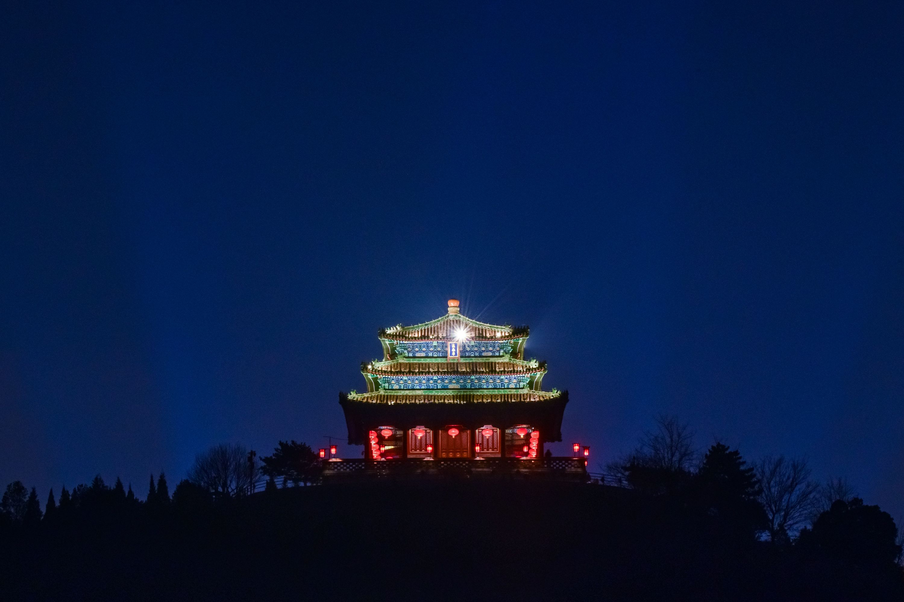 景山公园看故宫夜景图片