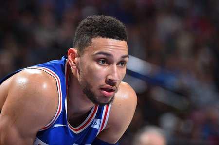 仅3小时3消息,西蒙斯又受伤,巴莫特谈火箭,詹姆斯立下誓言