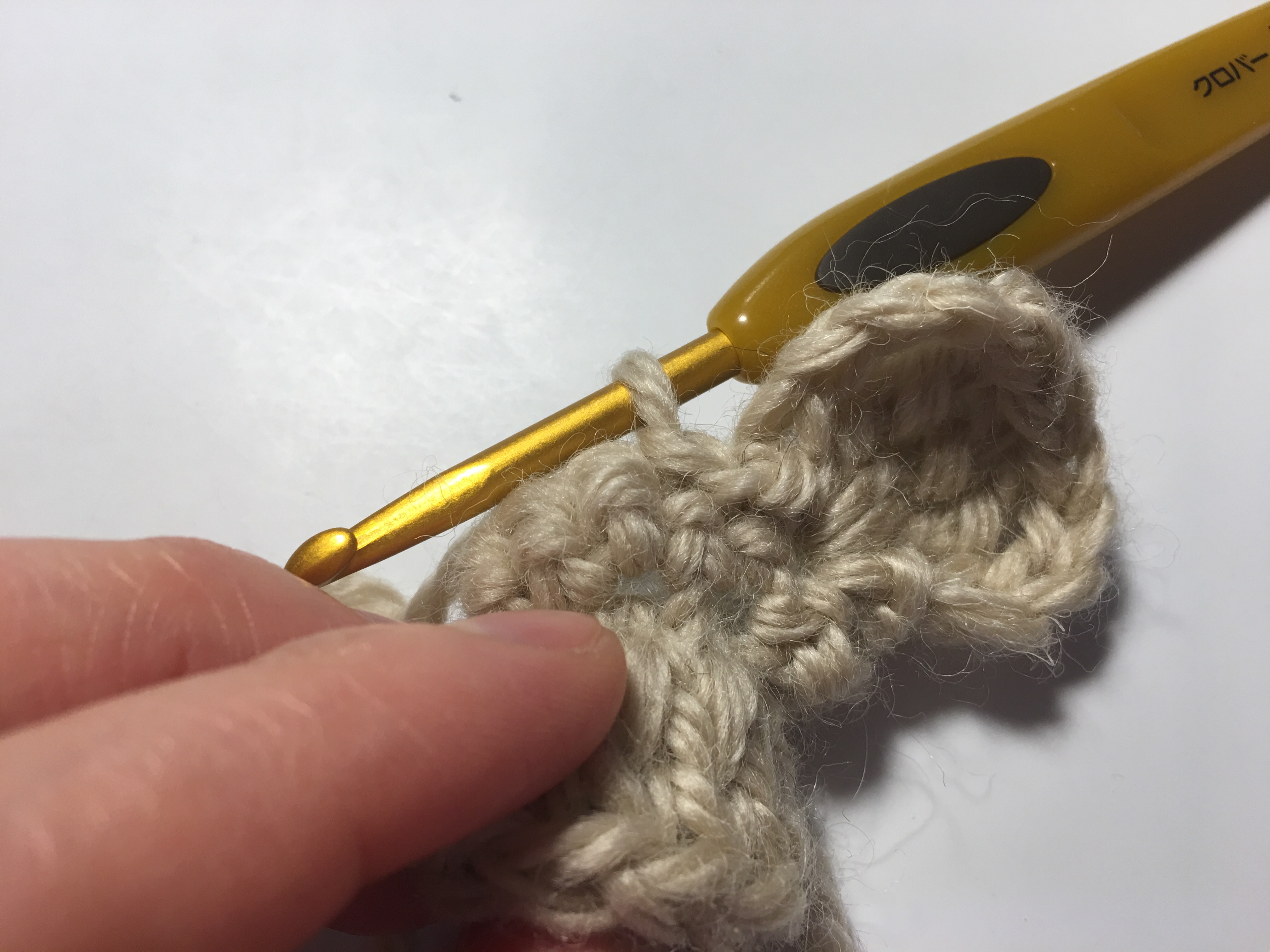 钩针花片用处很广,一款立体小花方形花片教程,双层立体真好看!