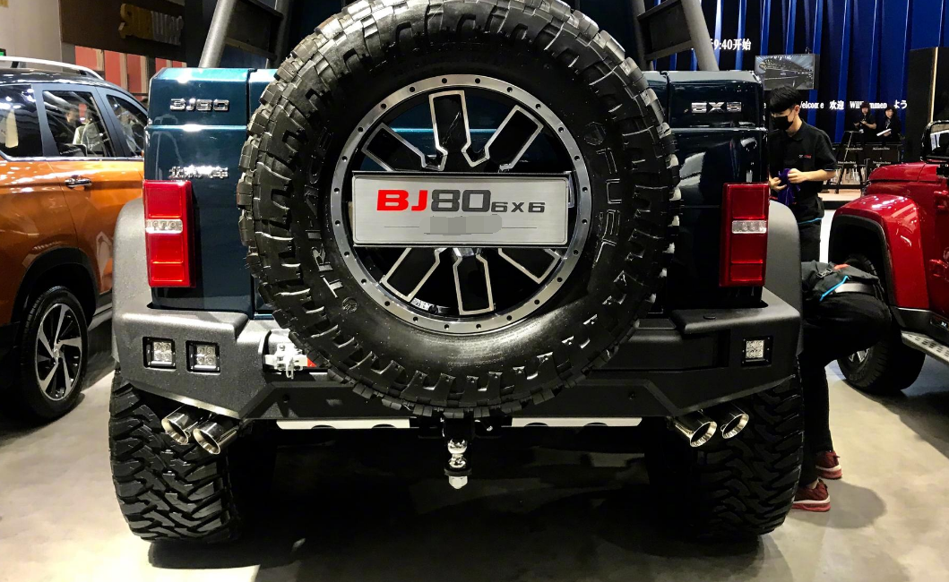 纯手工打造的国产"六驱车",外形霸气无比,车友:在哪能买?
