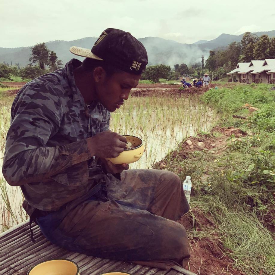 今天,西蒙马库斯再次来到泰国,拜访老朋友播求学习泰拳!