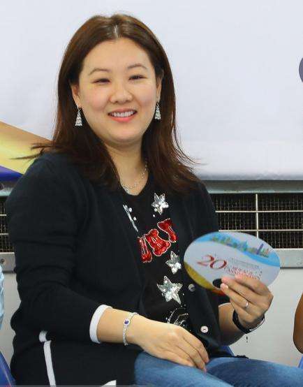 网传伏明霞不满老公欲离婚,富豪老公回应传言吗,真相原来是这样