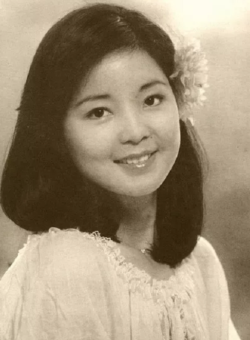 邓丽君:13岁成名,42岁逝世,渴望爱情却终生未婚