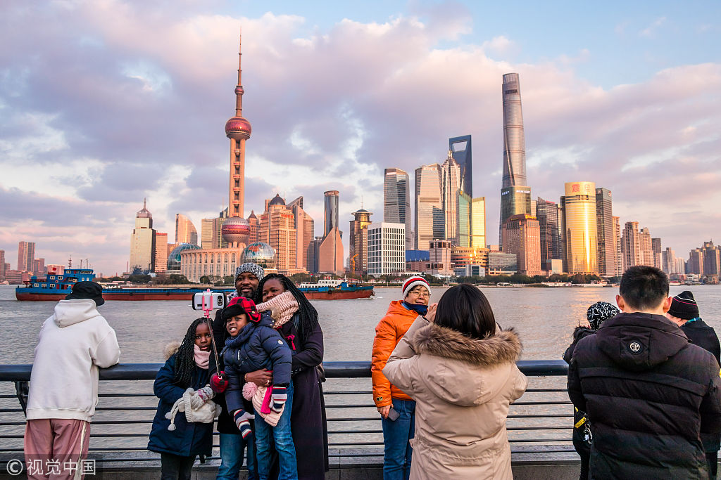 上海外滩落霞缤纷 陆家嘴摩天大楼城市风景优美