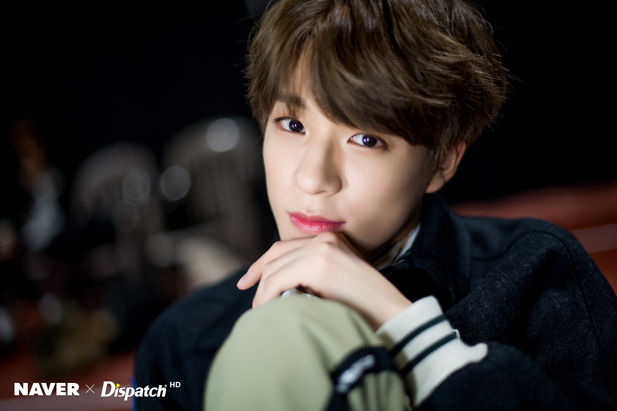 韩国男团nct拍摄写真:李马克成熟帅气,罗渽民宛如漫画中的王子