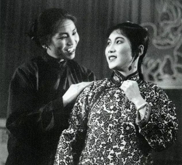 赵丽蓉与新凤霞,感动千万人的姐妹情谊,一辈子都在扮演她的妈