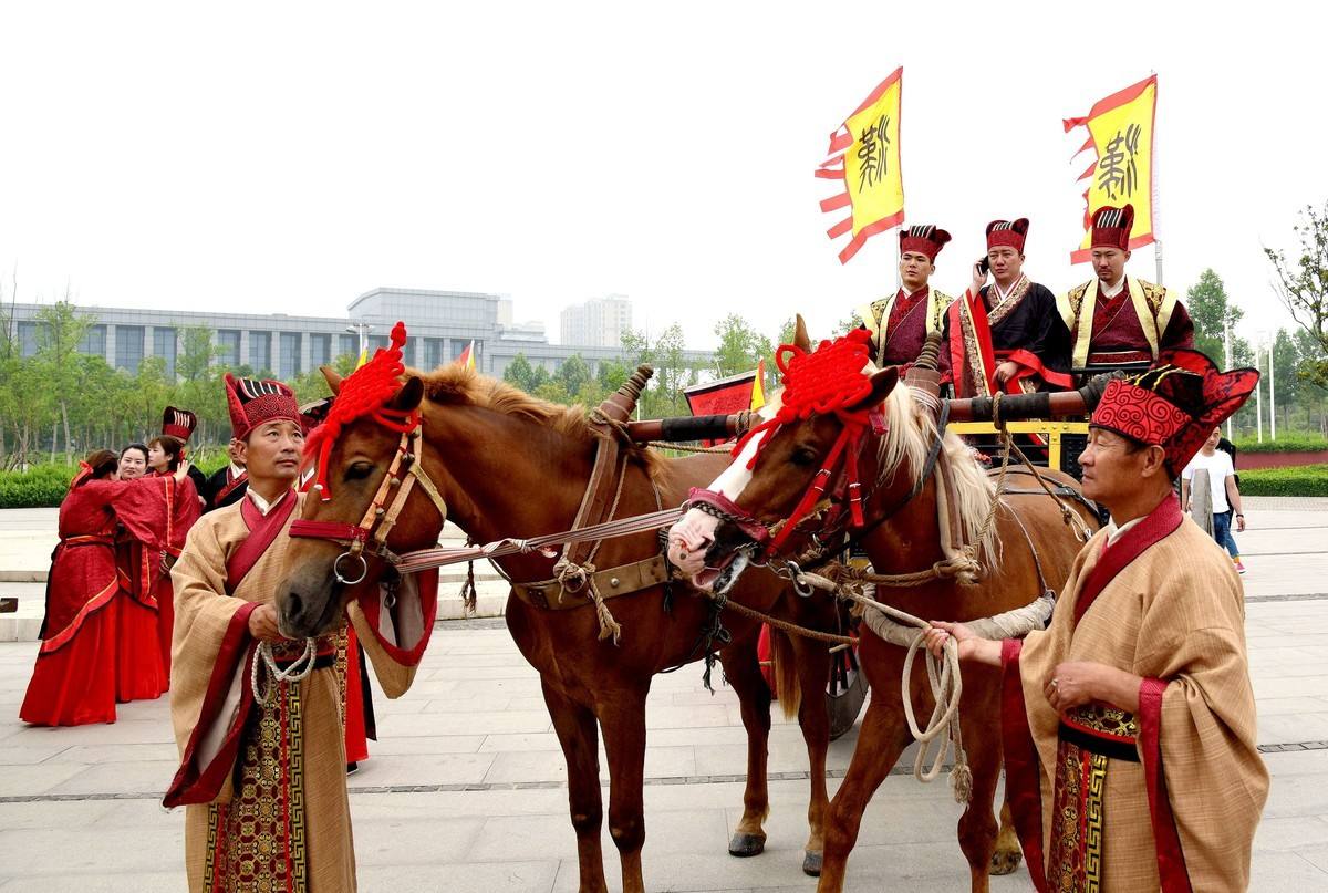 新朝史今天谈:为啥说王莽是穿越的