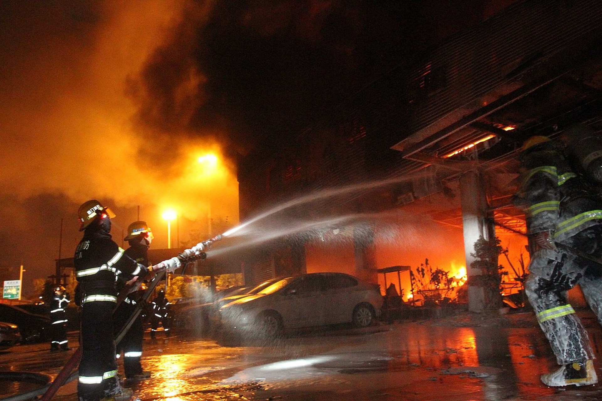 某酒店发生火灾,已造成4人死亡  济南银座佳驿酒店突发火灾,已造成4人
