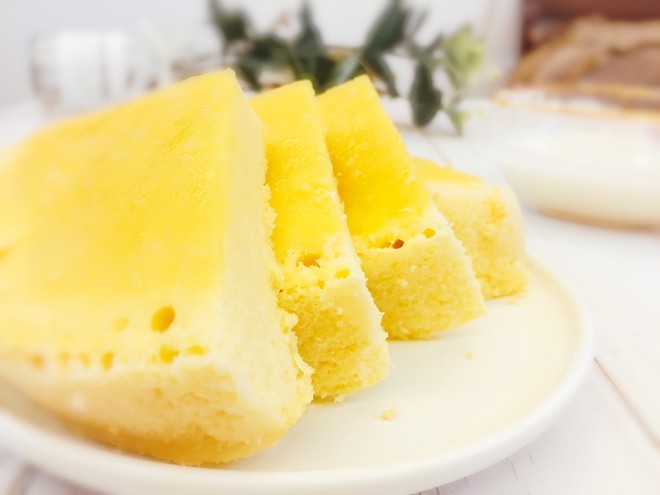 蒸蛋糕最简单做法,不用烤箱,金黄松软又营养,大人孩子抢着吃!