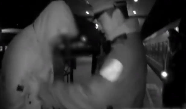 女学生卧铺熟睡,遭陌生男子猥亵1小时,女学生:上面摸完摸下面