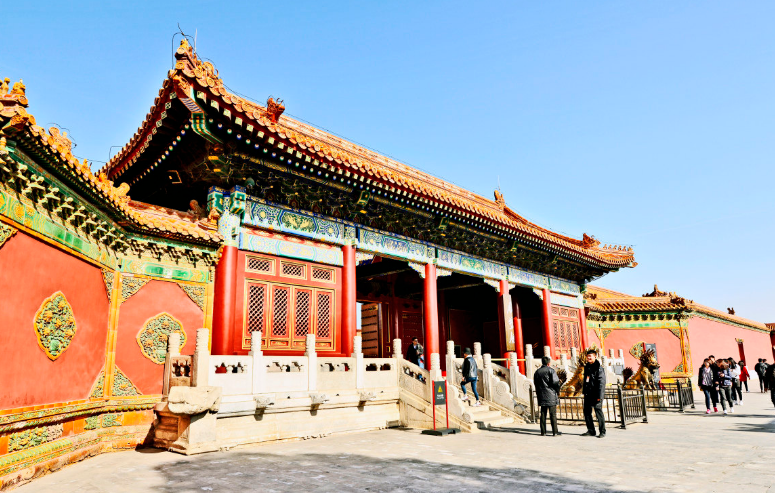 慈宁宫,位于北京故宫内廷外西路隆宗门西侧,始建于明嘉靖十五年
