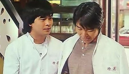 第三个,成龙,周星驰在电影《玻璃樽》中给成龙当配角,或者说是客串,在