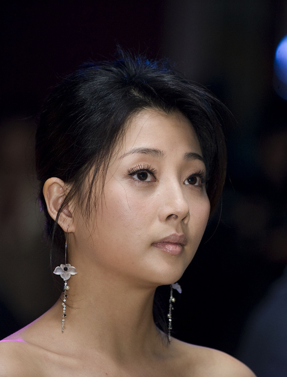 殷桃解释说:"那是因为我嘴唇上有一颗痣.