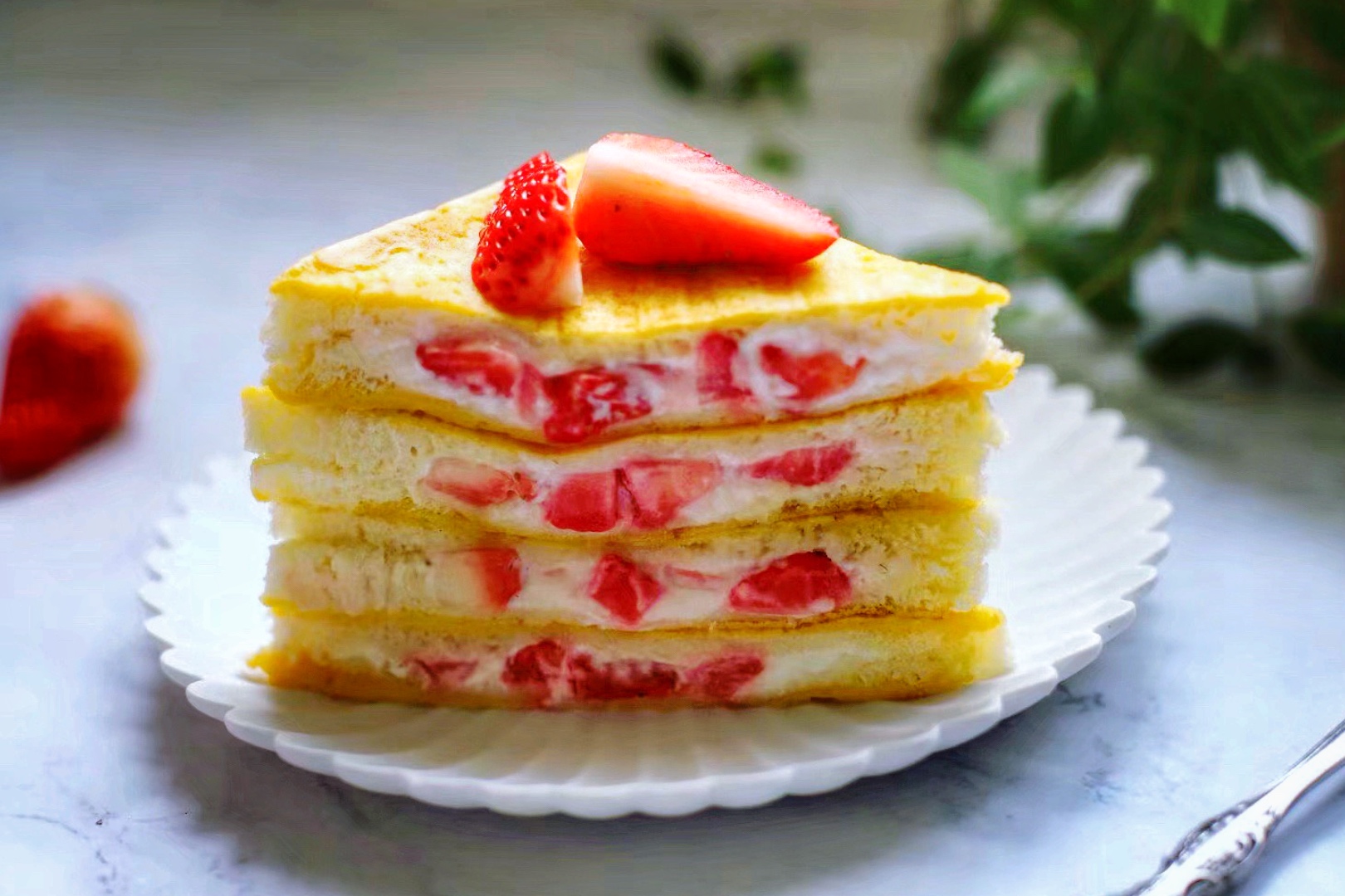 【酸奶草莓爆浆吐司】