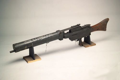 mg08/15便携式机枪:用手拿着的轻便马克沁,站立姿势也能射击!