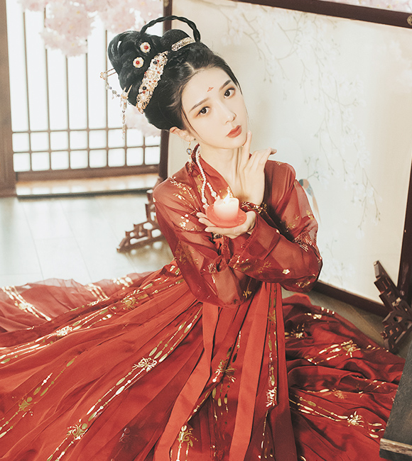 气质古装美女,红色印花长裙写真图片,唯美浪漫