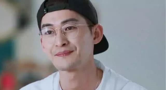 4月发文:张翰素颜照公开,35岁的不老男神?