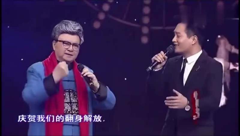 86岁胡松华与关门弟子云飞首次合唱,一开嗓震撼全场,掌声如雷!,音乐,民俗音乐,好看视频