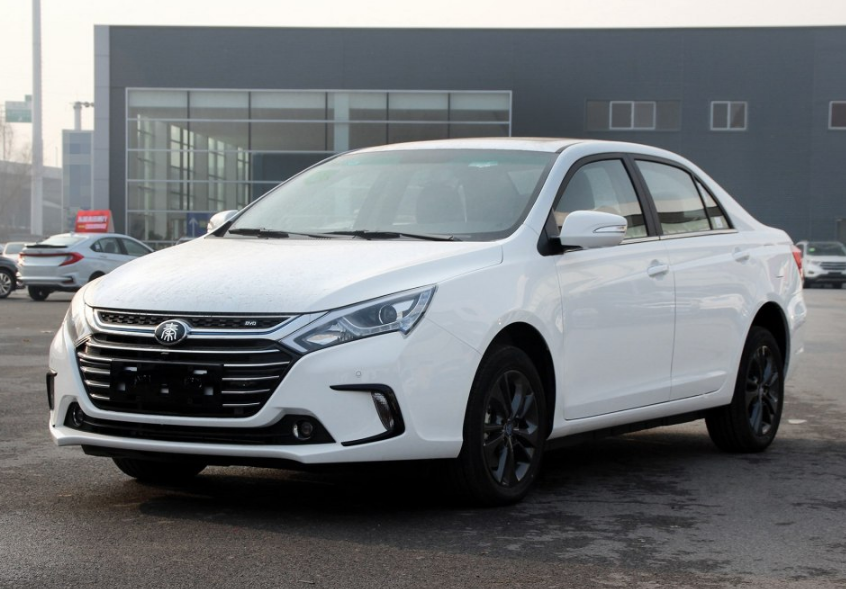 续航代步跑赛道都不是问题,看起来很大气的汽车,很有内涵