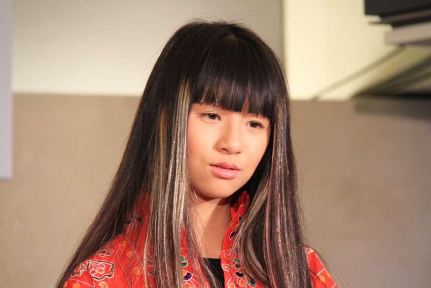 小彩旗和杨丽萍到底是什么关系?小彩旗的生母为什么离她而去呢?