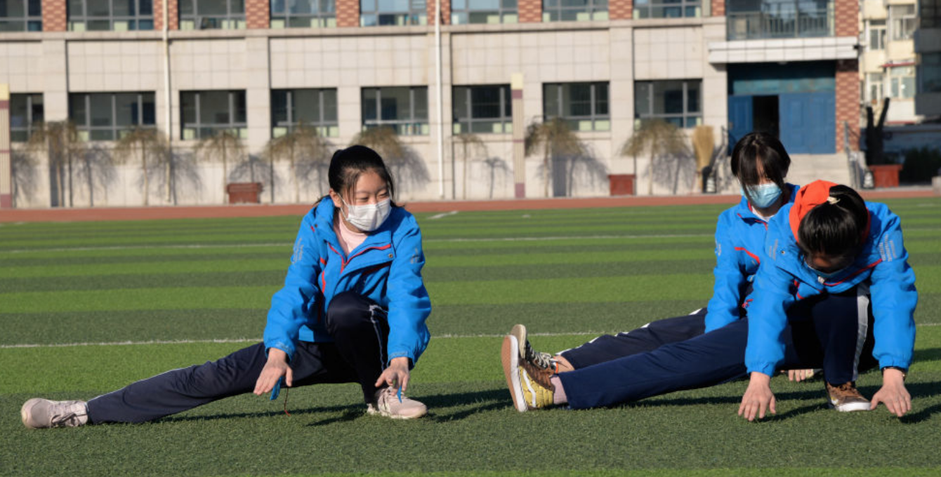 医学教授:孩子不可佩戴口罩上体育课