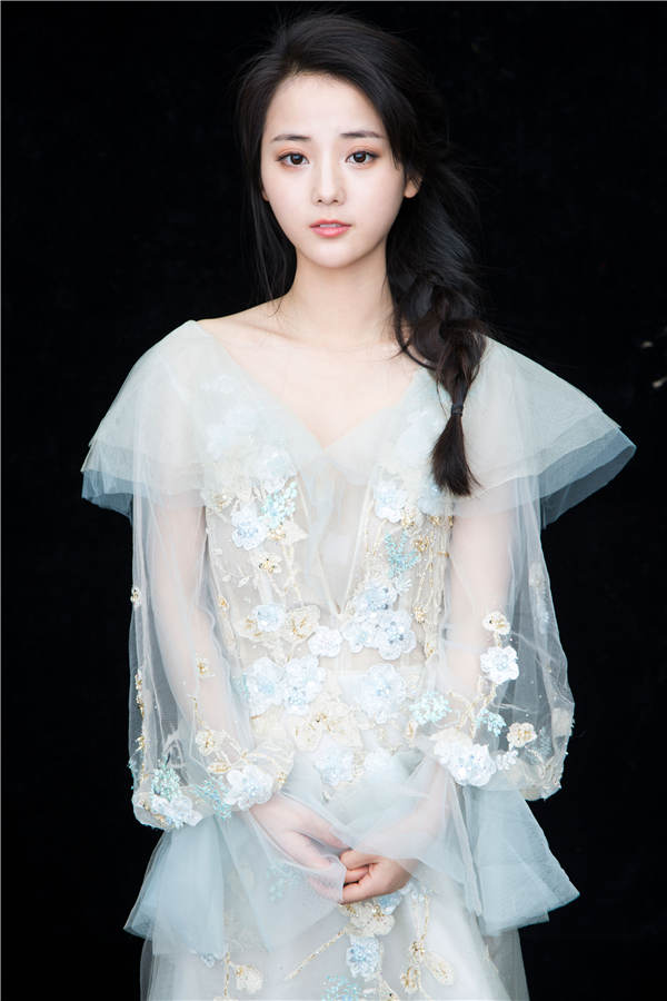 马倩倩最新写真曝光 慵懒少女魅力百变