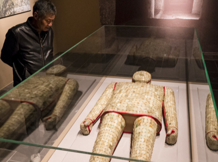 迄今为止人们发现的保存最完整的金缕玉衣——西汉刘胜金缕玉衣