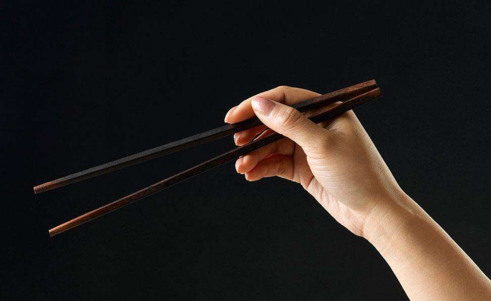 吃饭那点事:饭桌上使筷子的讲究