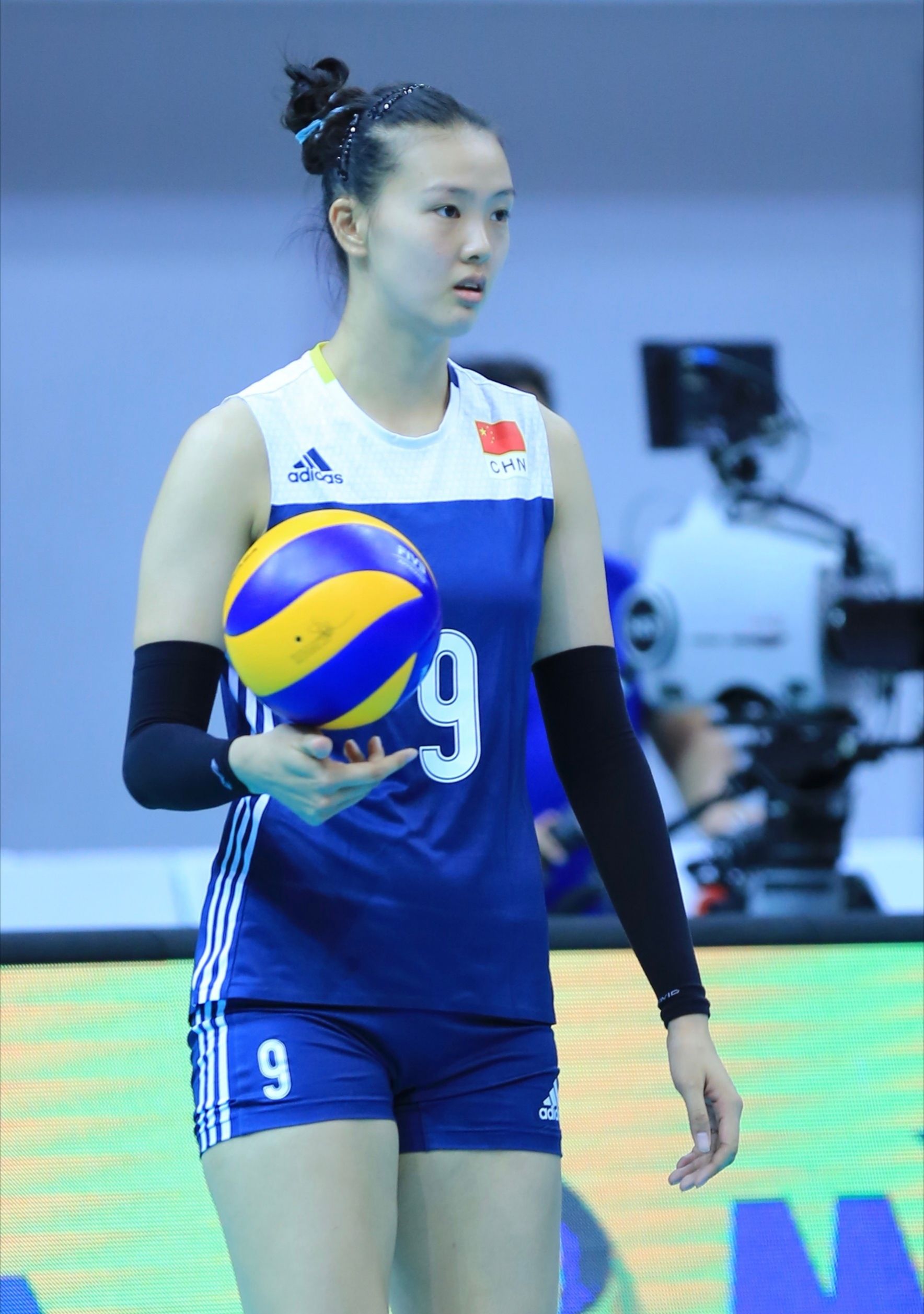 刘晏含在训练打接应,中国女排顺应民意,强力接应提上日程