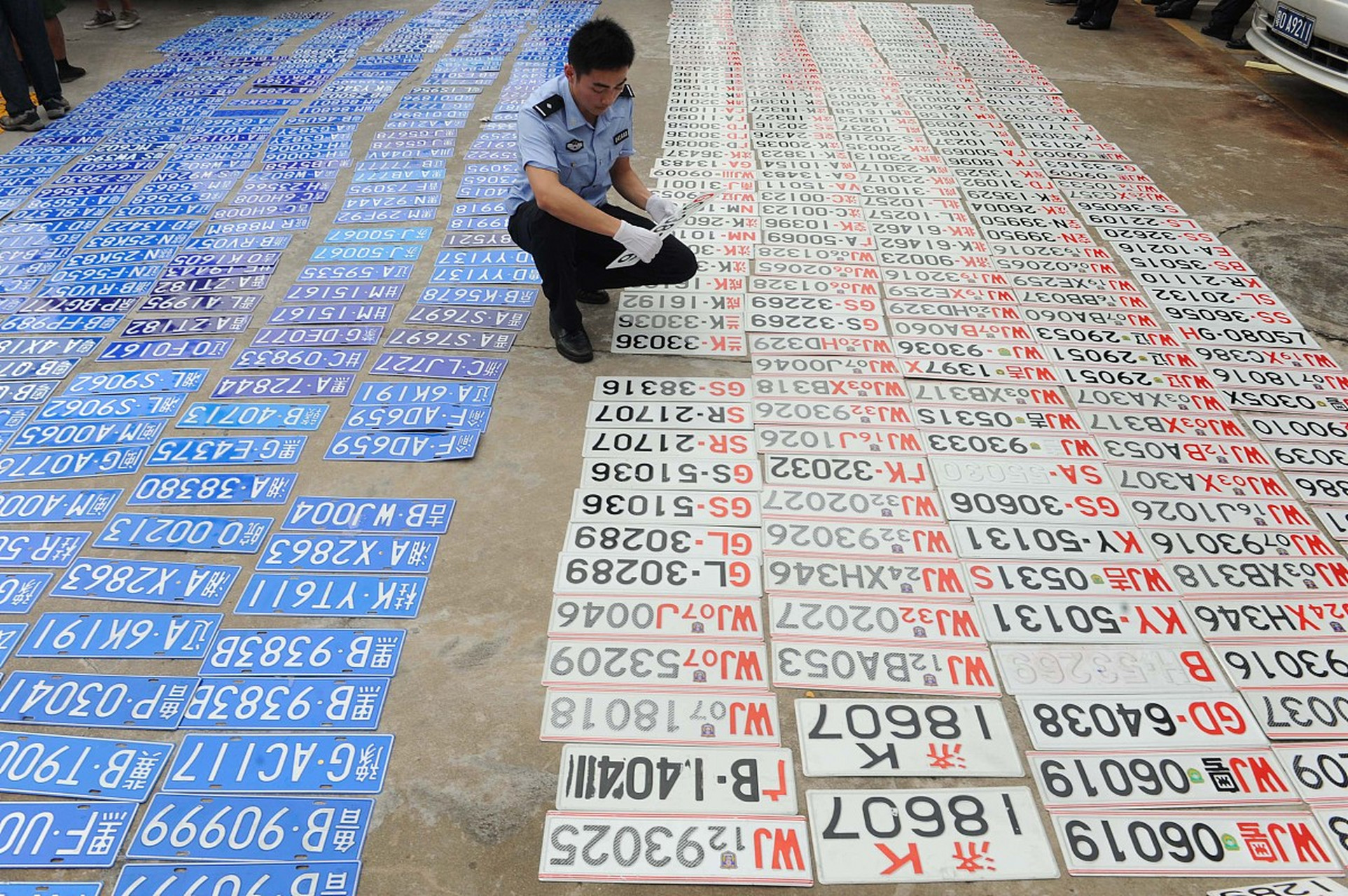 湘b粤b贵b黑b琼b,中国只有一个省没有b牌. 云南.