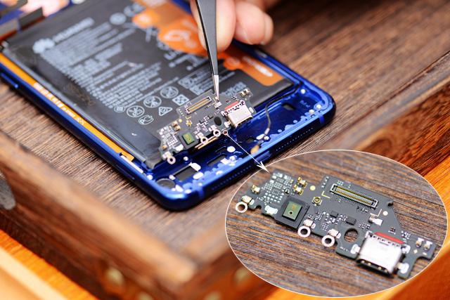 全面拆解荣耀note10,液冷散热管好大一坨,残暴堆料!