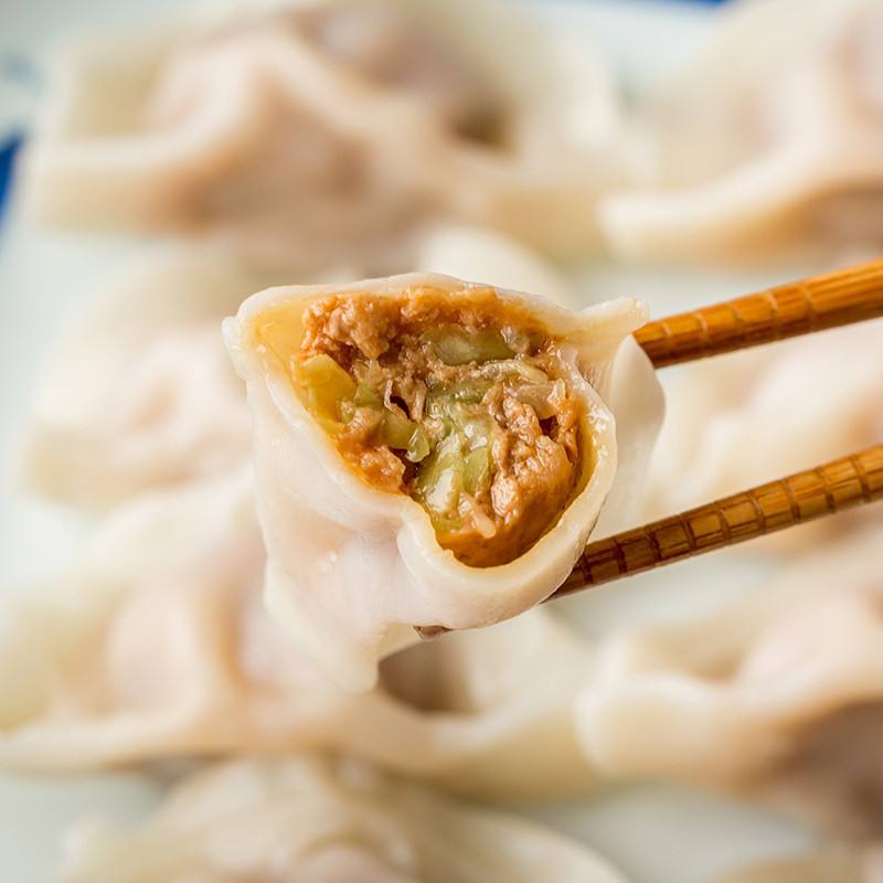 圆白菜猪肉水饺,葱烧蜜汁鸡翅,营养与味道均衡哦!