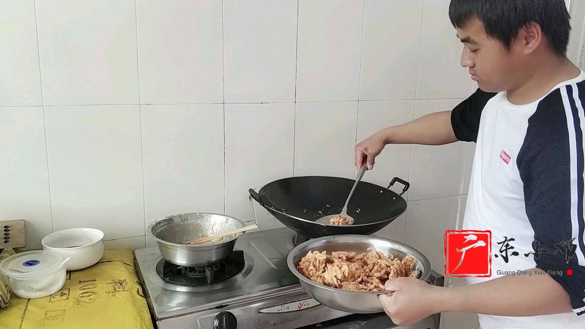 广东普宁大坪农村生活,看小邓怎么油炸虾公,非常好吃呦